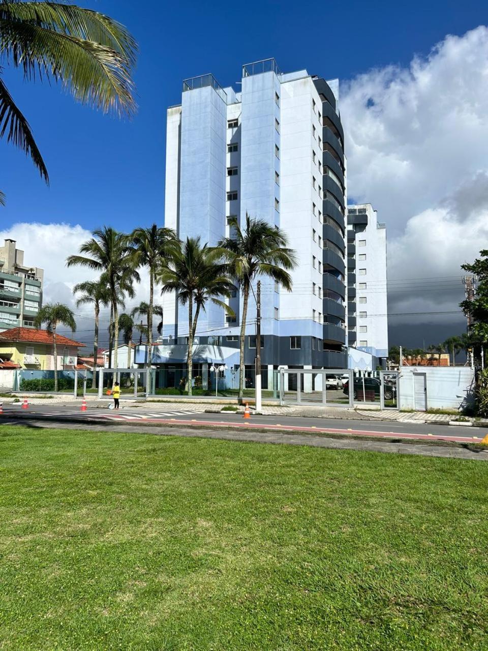 Pe Na Areia Com Servico De Bertioga